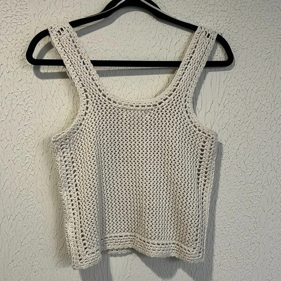 Jessica Simpson Beige crocheted sweater tank top size small - Picture 6 of 6